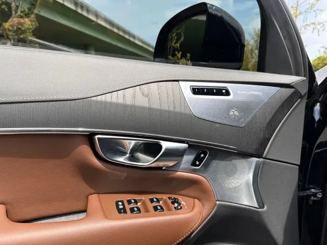 Volvo XC90 — Фото автомобиля 5