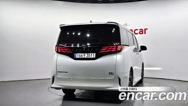 Toyota Alphard — Фото автомобиля 3