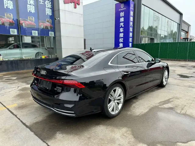 Audi A7L — Фото автомобиля 10