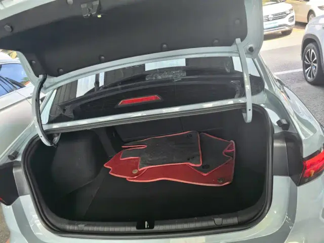 Geely Emgrand — Фото автомобиля 13