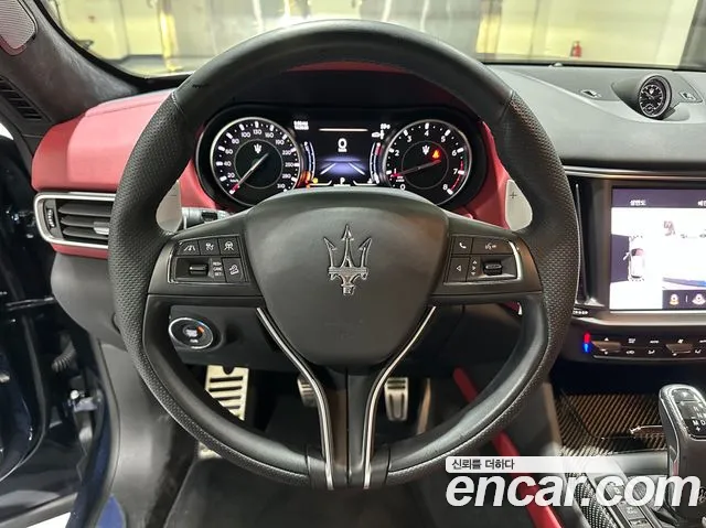 Maserati Levante — Фото автомобиля 6