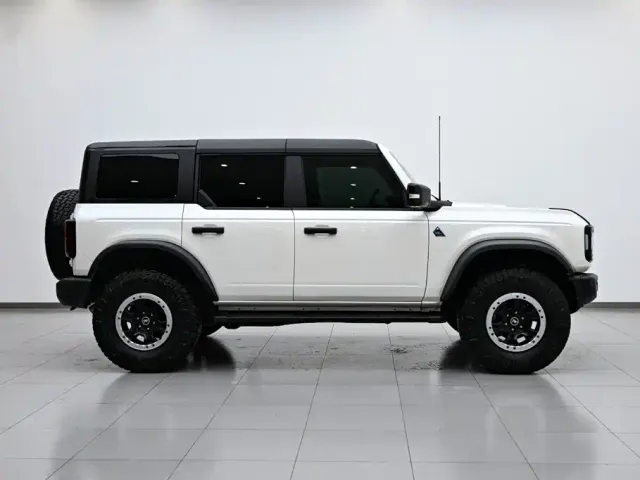 Ford Bronco — Фото автомобиля 6