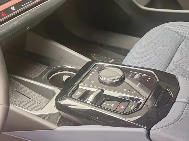 BMW i5 — Фото автомобиля 10