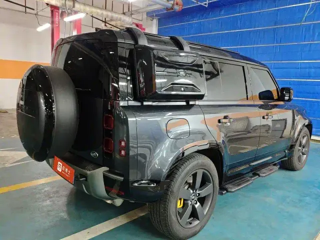 Land Rover Defender — Фото автомобиля 3