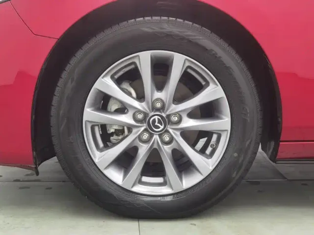 Mazda Axela — Фото автомобиля 17