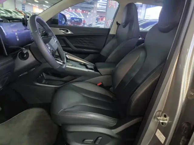Roewe RX5 — Фото автомобиля 14