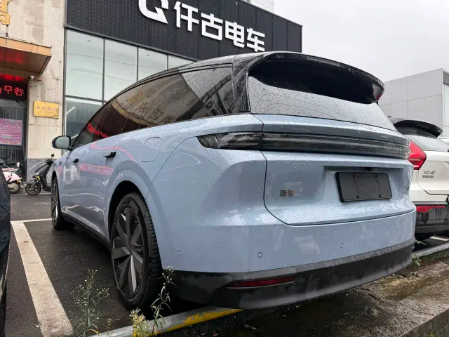 Li Auto i8 — Фото автомобиля 4