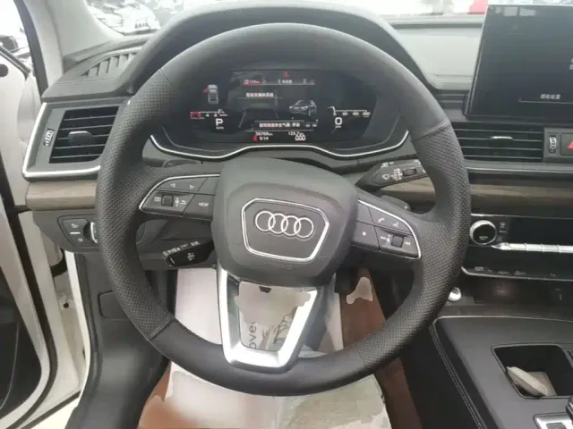 Audi Q5L — Фото автомобиля 10