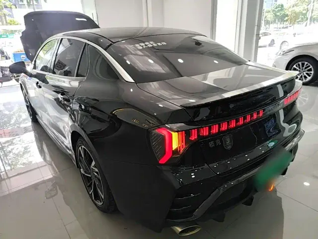 Lynk & Co 03 — Фото автомобиля 4