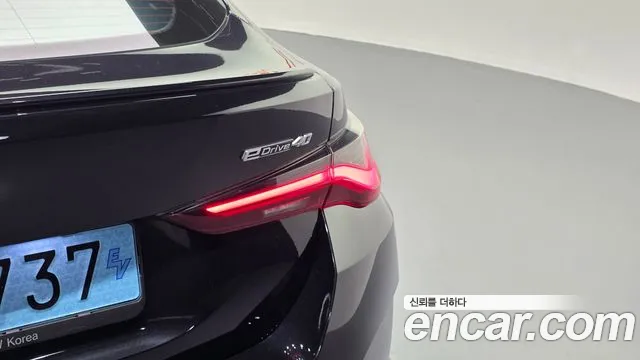 BMW i4 — Фото автомобиля 8