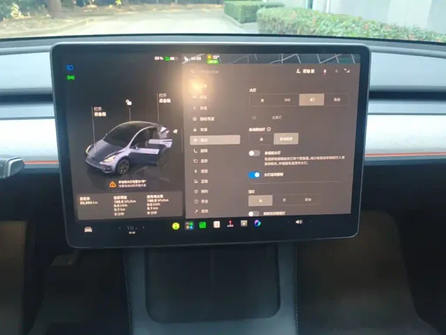 Tesla Model Y — Фото автомобиля 12