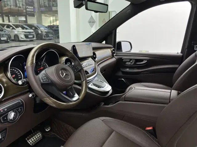 Mercedes-Benz V-Class — Фото автомобиля 29