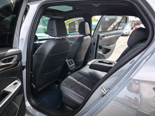 Volkswagen Golf 2023 Facelift 280TSI DSG R-Line Lite — Фото автомобиля 9