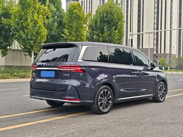 Roewe iMAX8 — Фото автомобиля 13