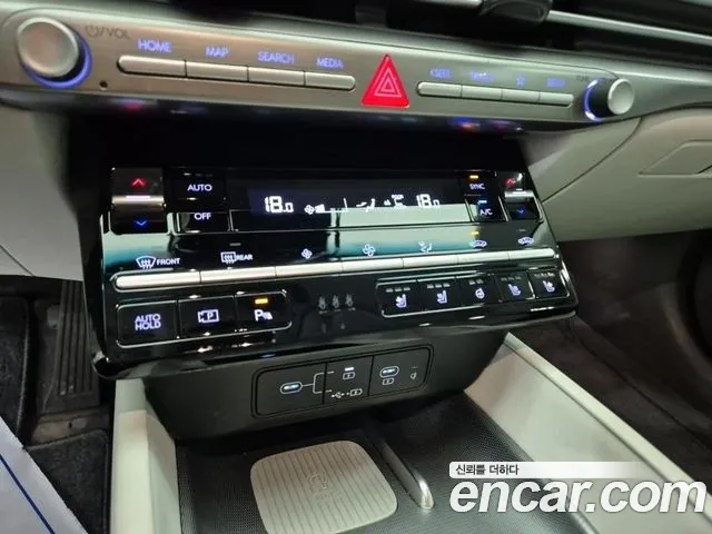Hyundai Grandeur Grandeur (GN7) 2.5 Бензин 2WD — Фото автомобиля 16