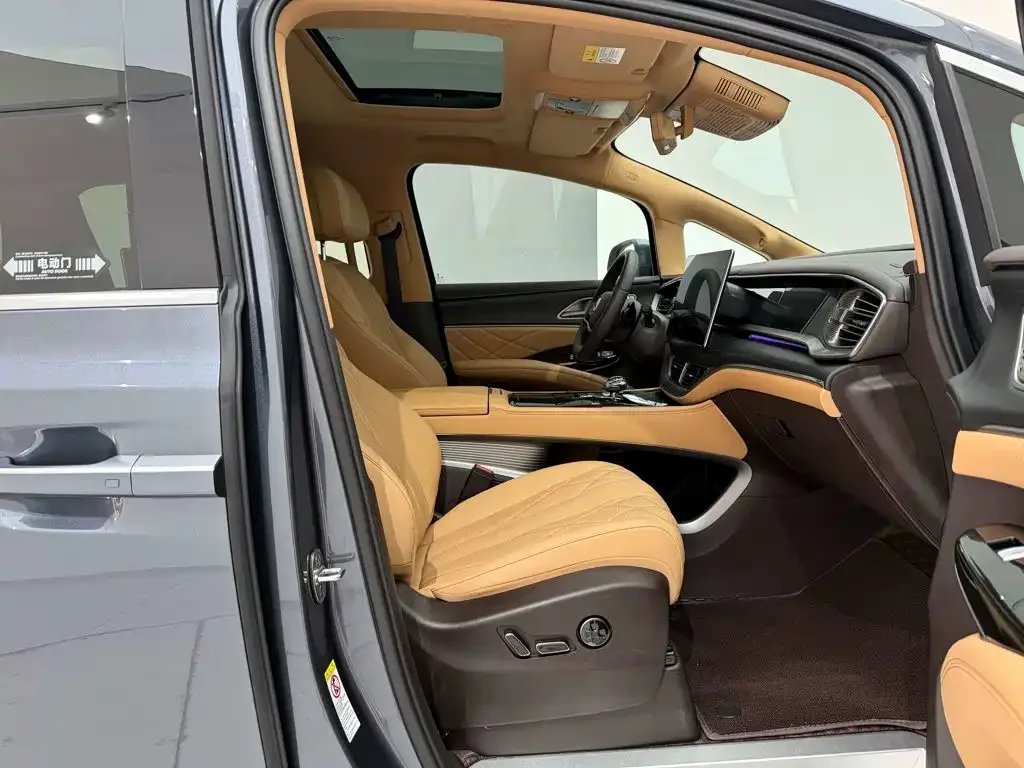 Denza Denza D9 2025 Model DM-i Smart Drive Edition 1020 AWD Flagship — Фото автомобиля 18