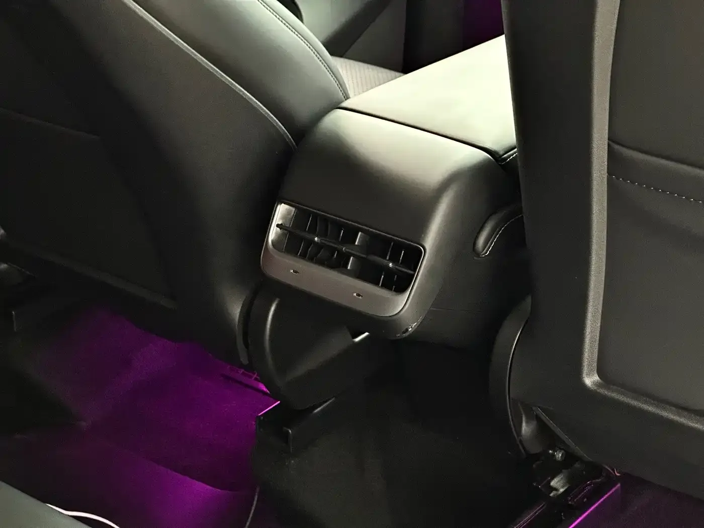 Tesla Model Y 2022 Facelift Rear-Wheel Drive Version — Фото автомобиля 21