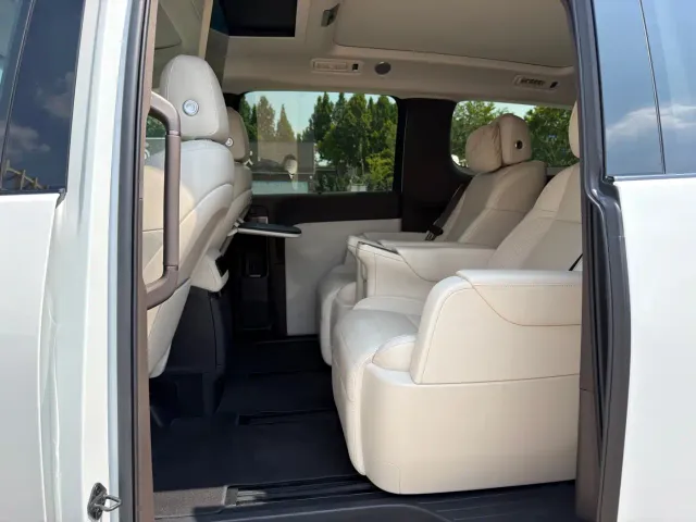 Li Auto MEGA — Фото автомобиля 7