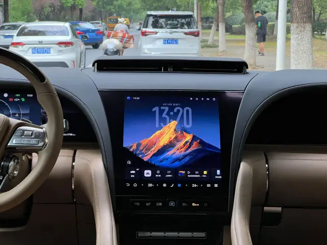 BYD U8L — Фото автомобиля 14