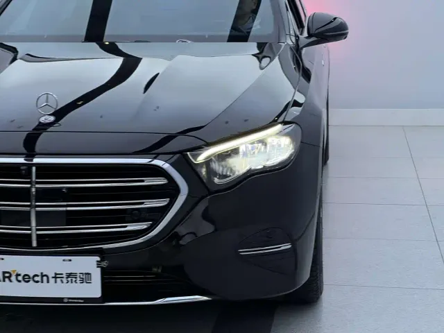 Mercedes-Benz E-Class — Фото автомобиля 3