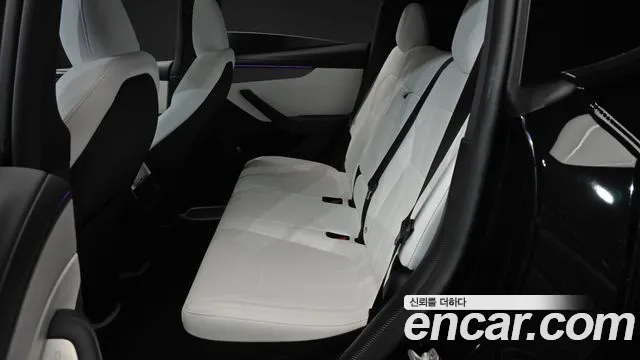 Tesla Model Y — Фото автомобиля 12