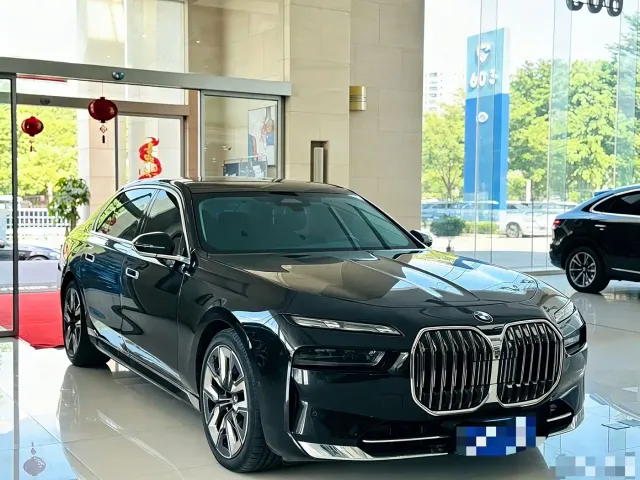 BMW 7 Series — Фото автомобиля 3