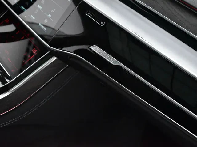 Audi A8 — Фото автомобиля 10