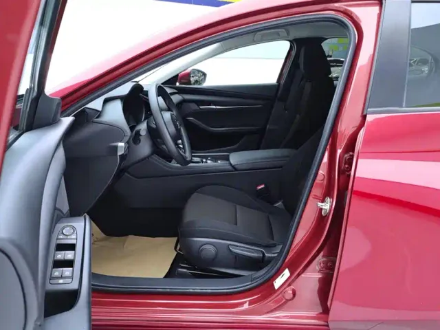 Mazda Axela — Фото автомобиля 9