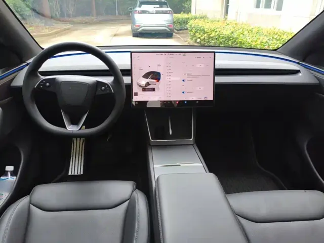 Tesla Model Y L — Фото автомобиля 5