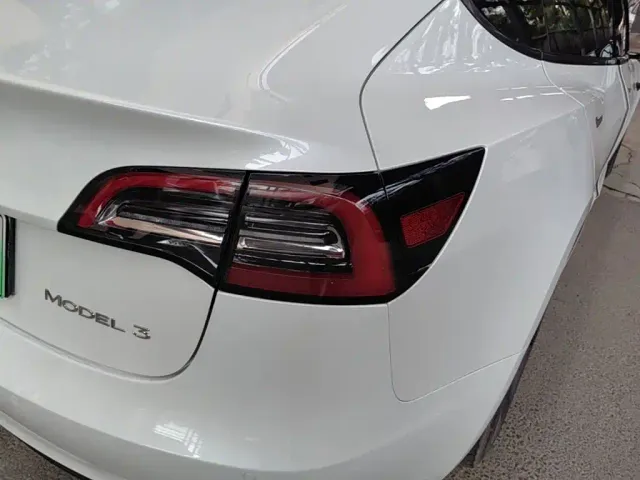 Tesla Model 3 — Фото автомобиля 7