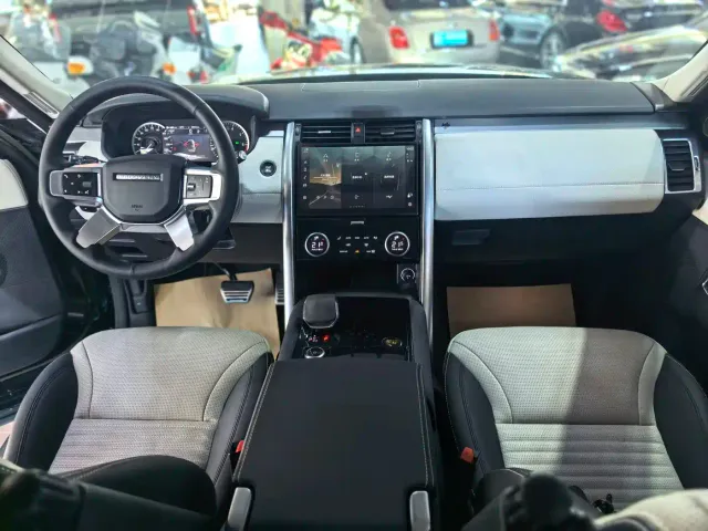 Land Rover Discovery — Фото автомобиля 12
