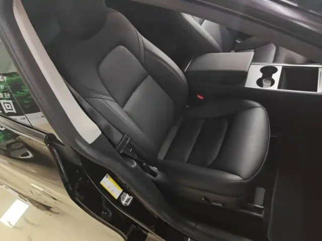 Tesla Model Y — Фото автомобиля 24