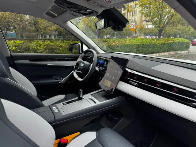 Geely Boyue L — Фото автомобиля 12