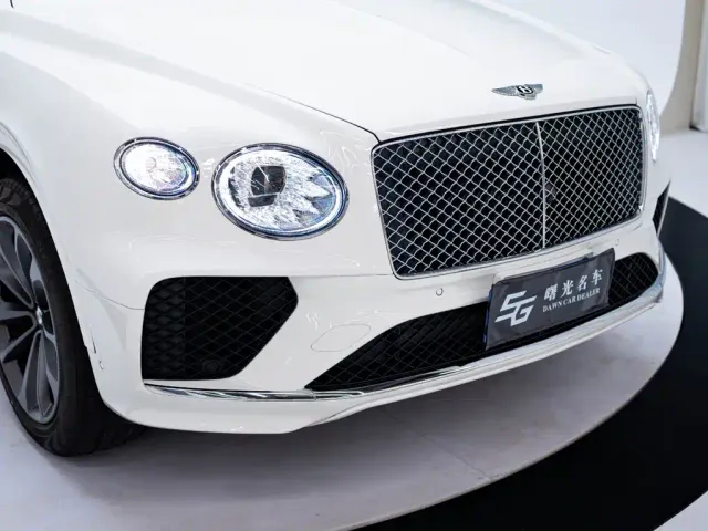 Bentley Bentayga — Фото автомобиля 19