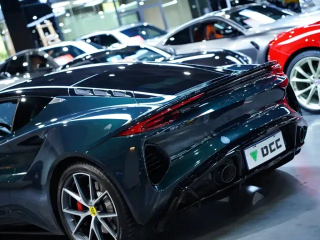 Lotus Emira — Фото автомобиля 17