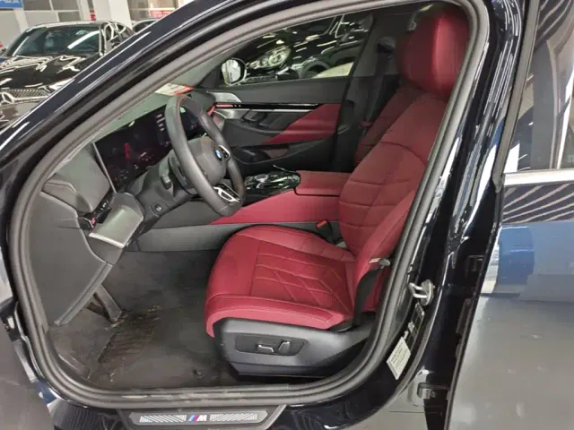 BMW 5 Series — Фото автомобиля 10