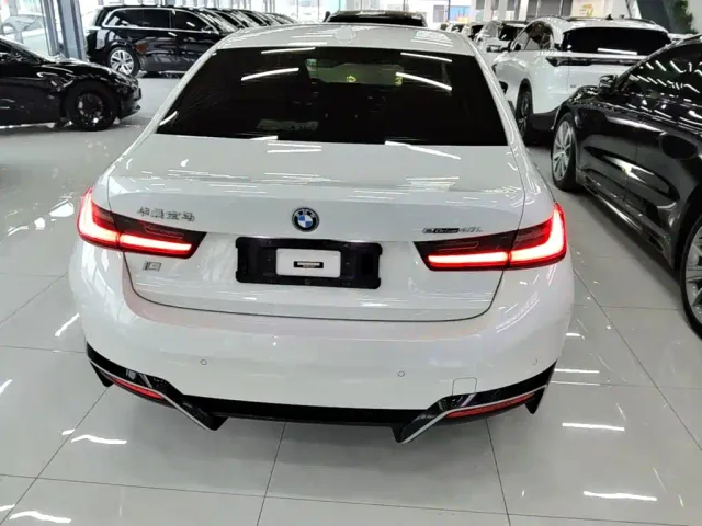 BMW BMW i3 2023 eDrive 40 L Shadowline Package — Фото автомобиля 5