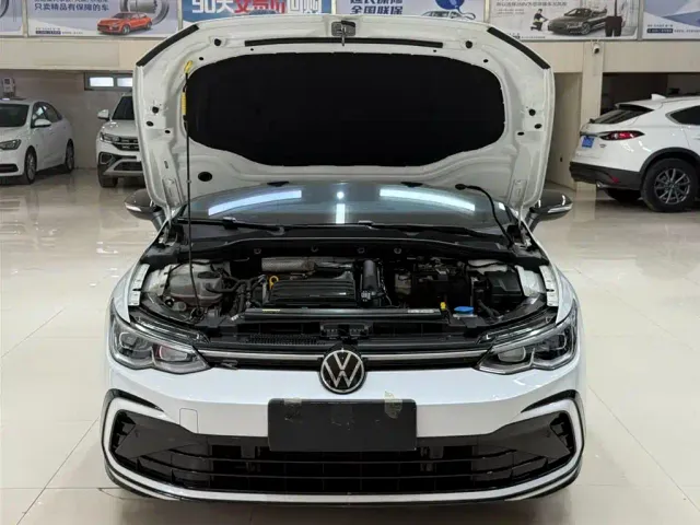 Volkswagen Golf — Фото автомобиля 7