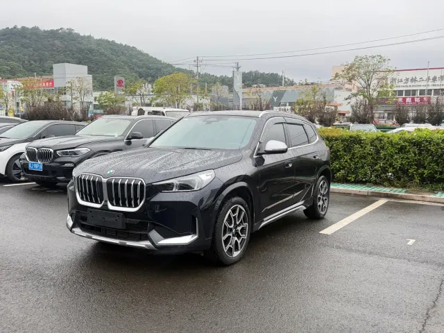 Фотография автомобиля — BMW X1