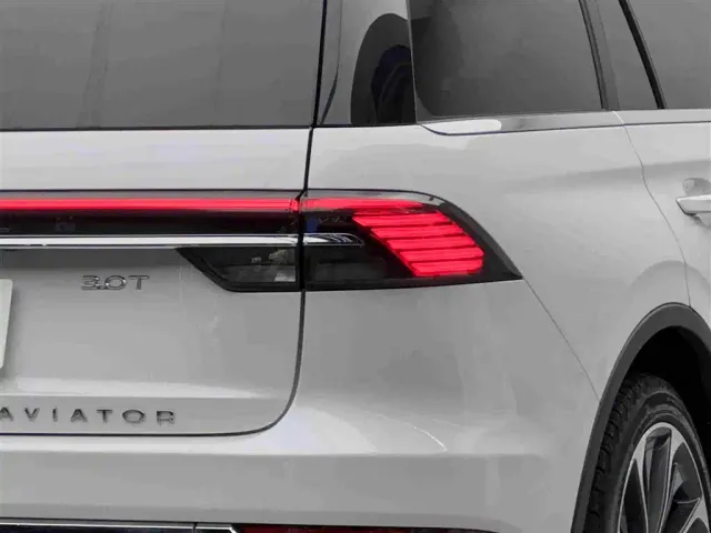 Lincoln Aviator — Фото автомобиля 18