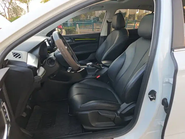 Roewe i5 — Фото автомобиля 14