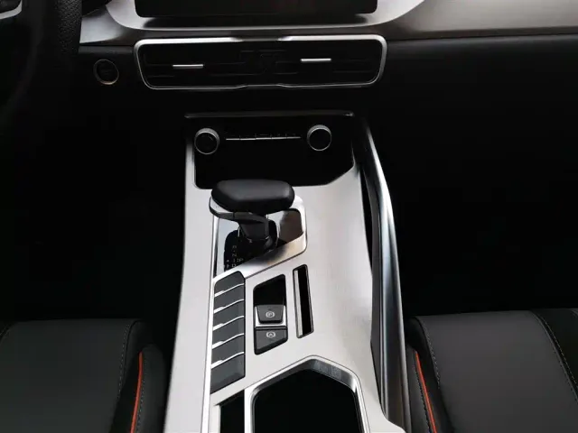 Geely Binyue — Фото автомобиля 22
