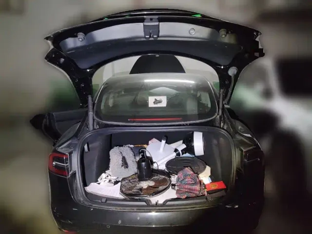 Tesla Model 3 — Фото автомобиля 9