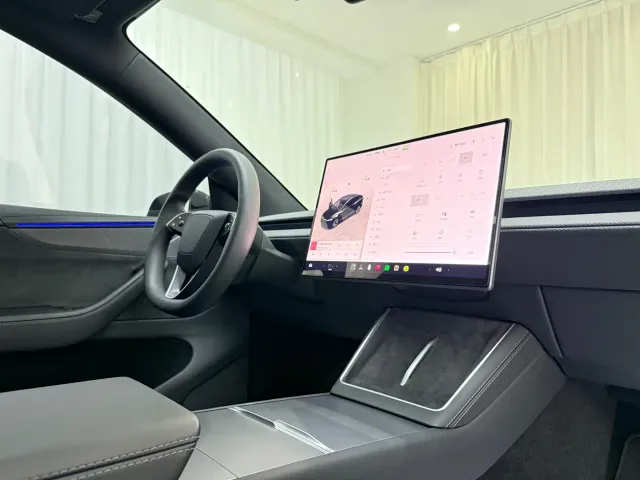 Tesla Model Y L — Фото автомобиля 10