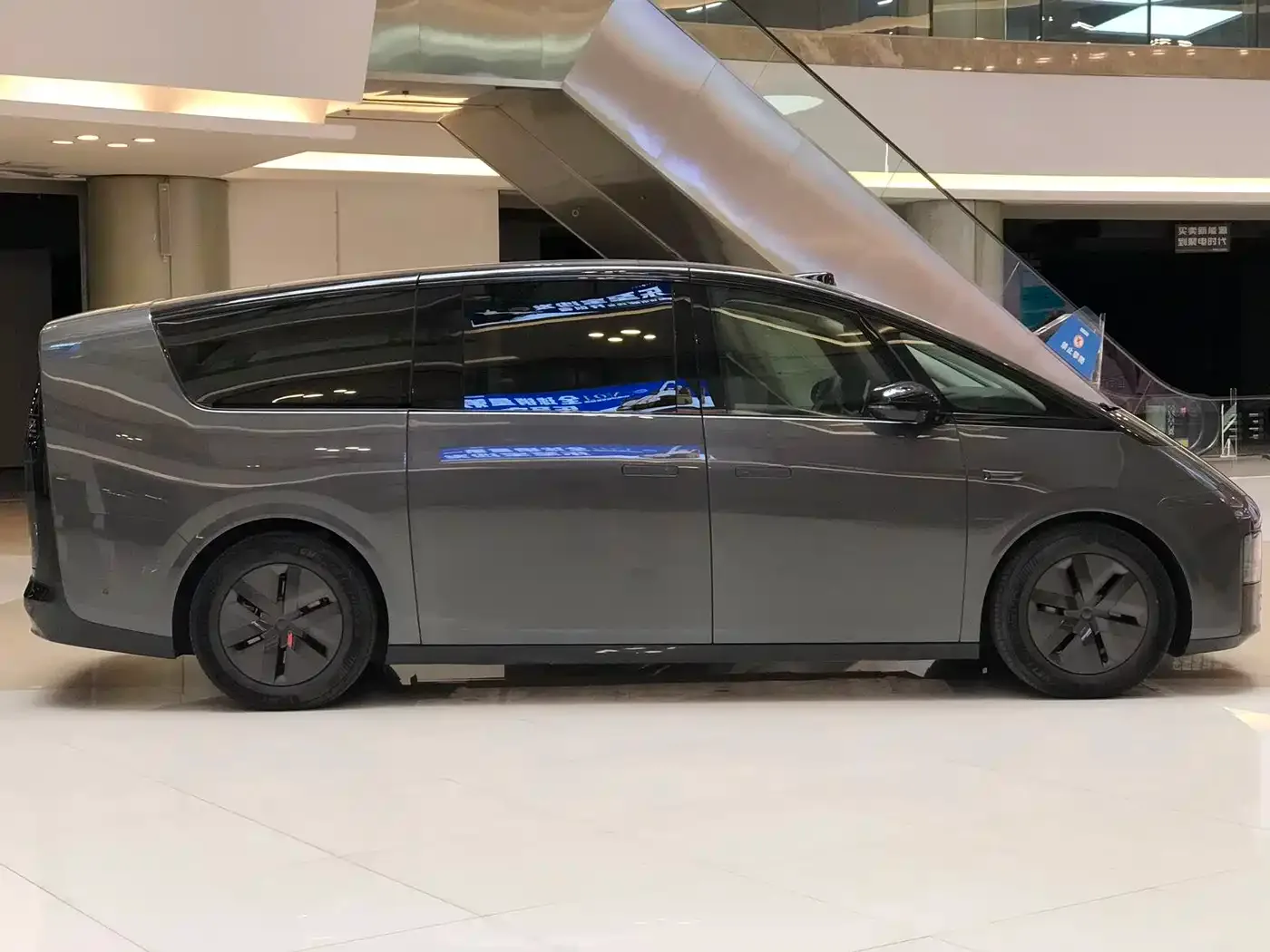 Li Auto Li Auto MEGA 2024 Ultra — Фото автомобиля 9