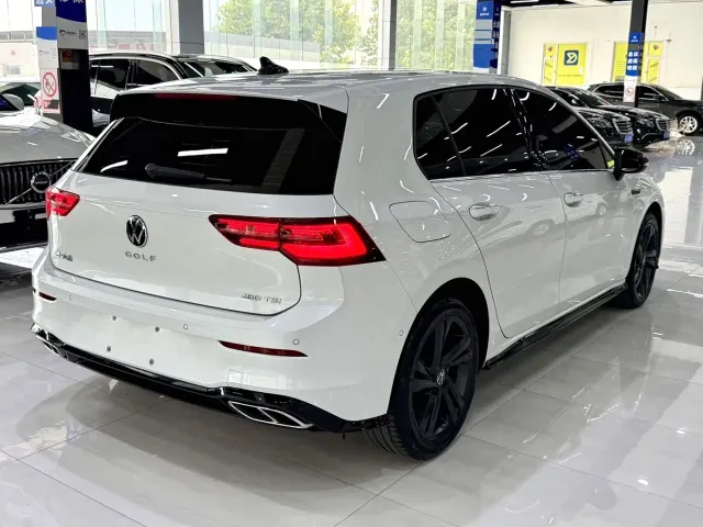 Volkswagen Golf — Фото автомобиля 11