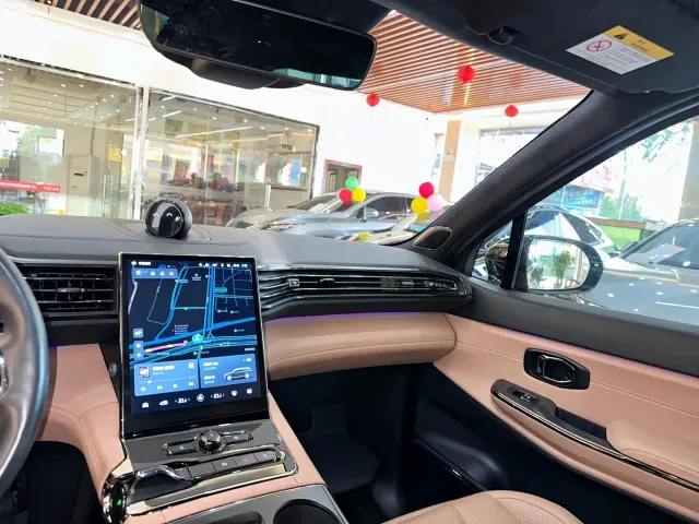 Nio ES8 — Фото автомобиля 9