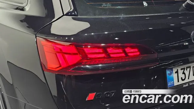 Audi SQ7 — Фото автомобиля 7