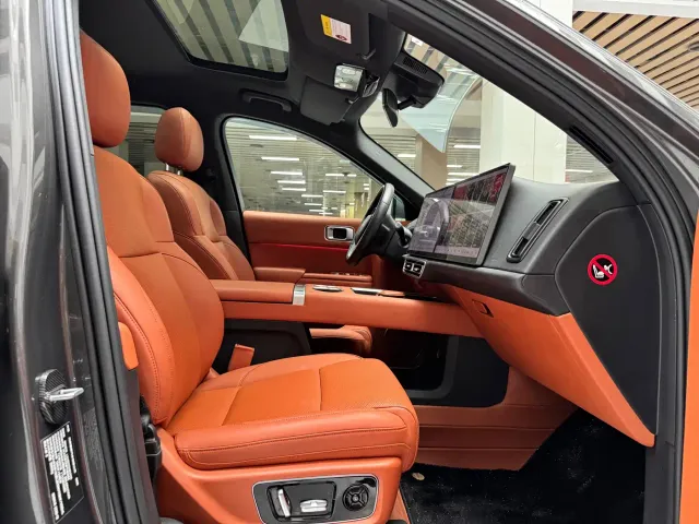 Li Auto L8 — Фото автомобиля 16