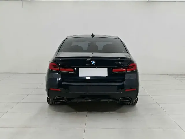 BMW 5 Series — Фото автомобиля 5